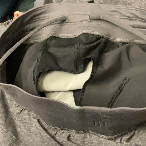 Lululemon men’s shorts size M color gray - Picture 11 of 11